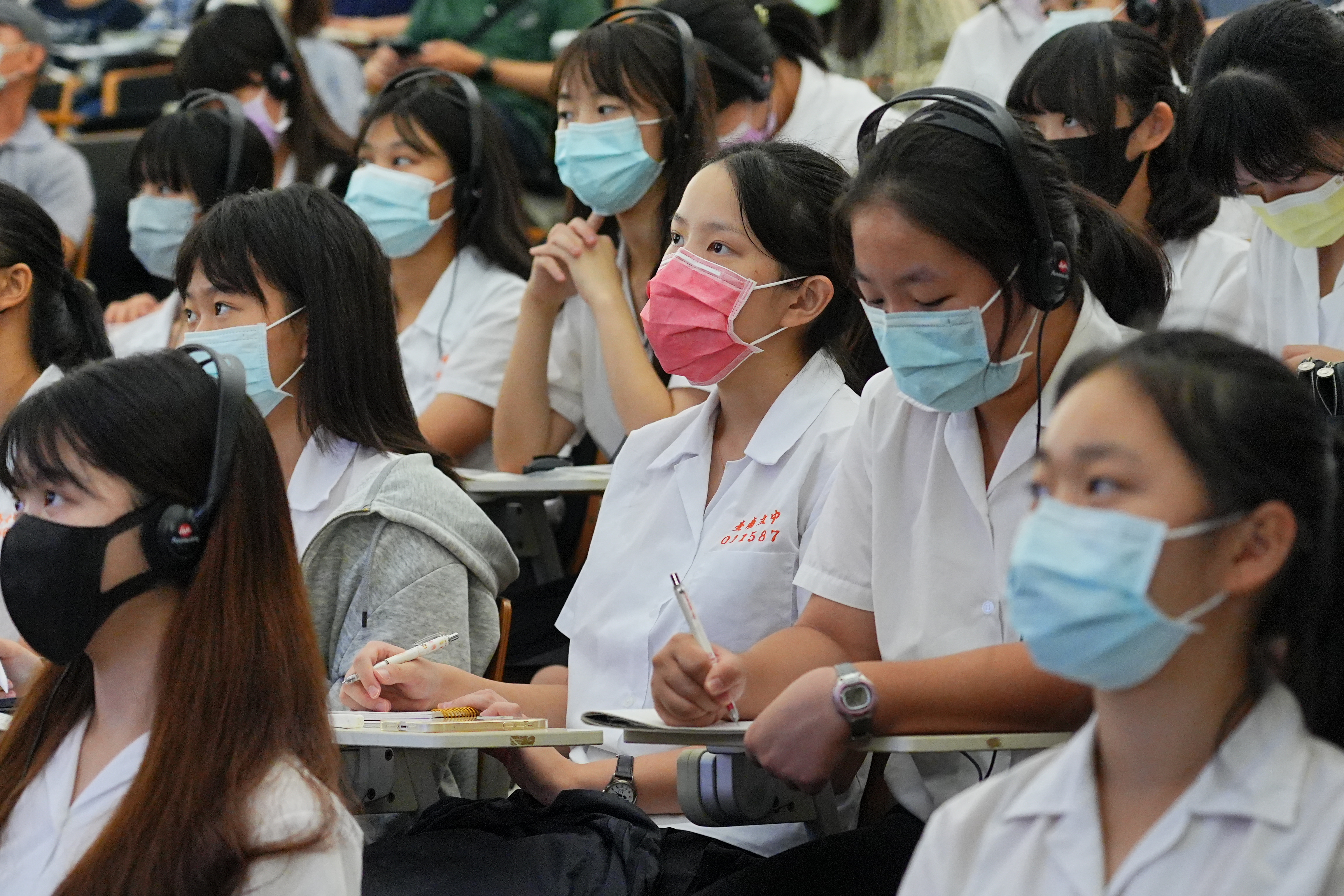 台南女中學生現場聆聽大師座談